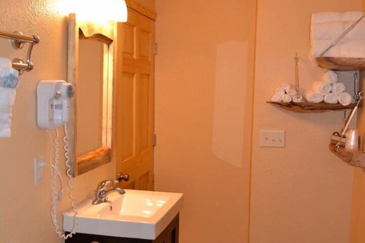 Black Elk Resort Cottages and RV Park