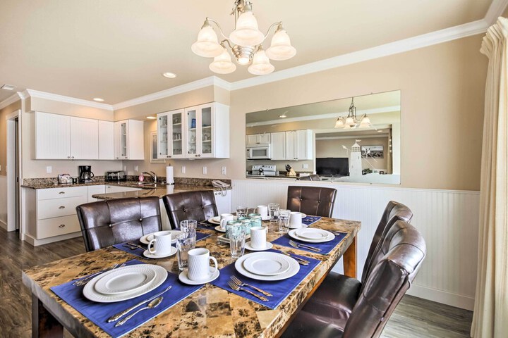 Beachfront Condo w / Patio & Views - Walk to Shore!