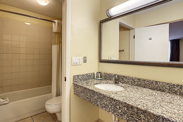 Room 16 of 19