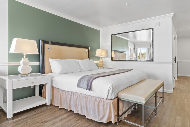 Ascot Suites