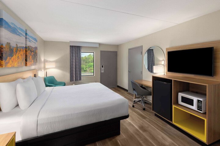 Room 14 of 28