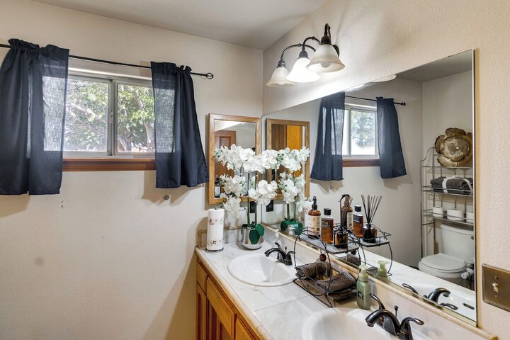 Spacious Lancaster Family Ranch - BBQ & Patio