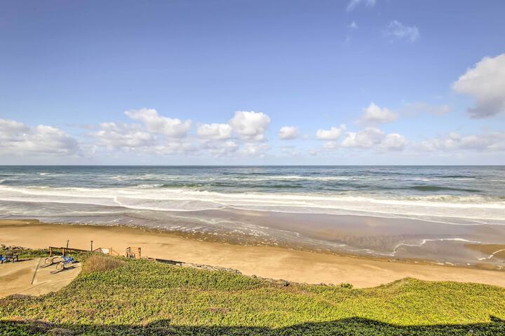 Beachfront Lincoln City Condo-patio & Pool Access!