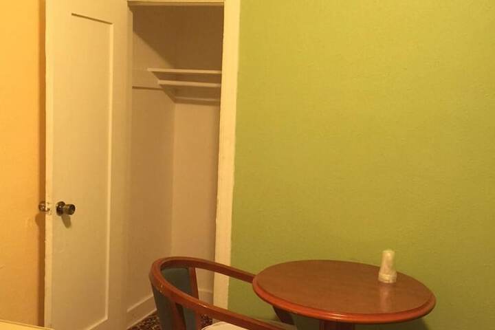 Room 30 of 39