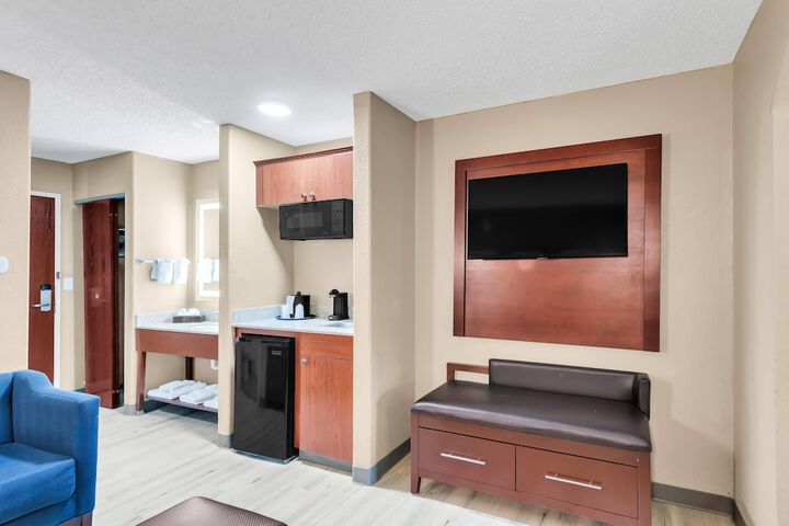 Comfort Suites Lakewood - Denver
