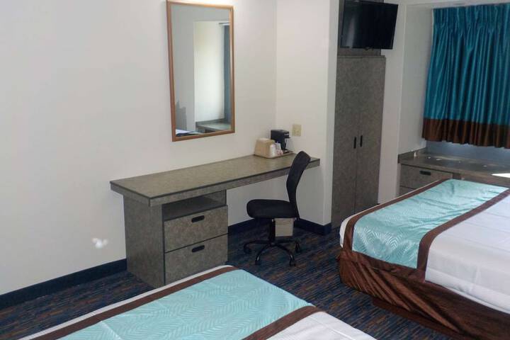 Room 8 of 16