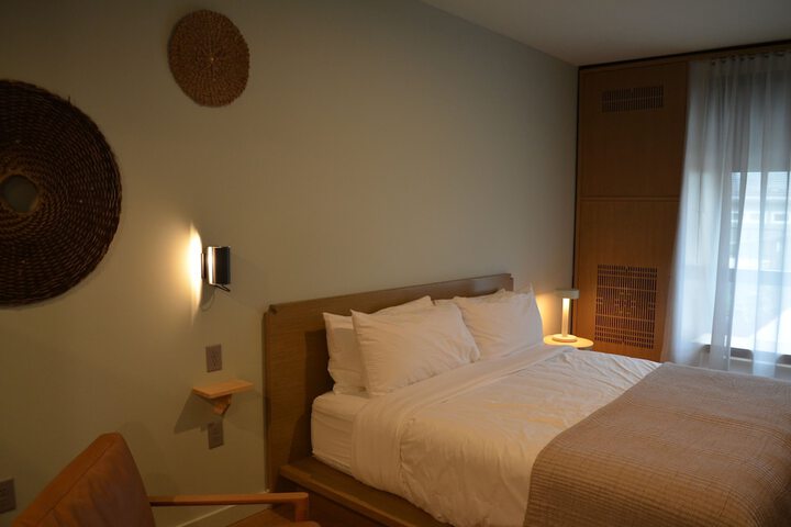 Stonebreaker Hotel