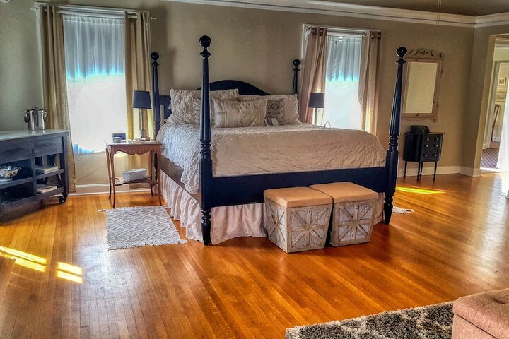 Room 83 of 104