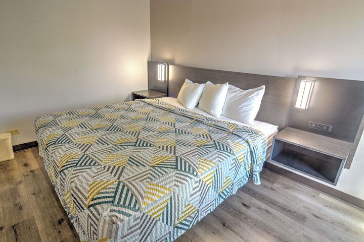 Motel 6 Libertyville IL