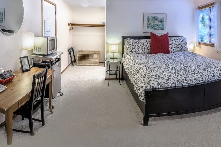 Room 32 of 38