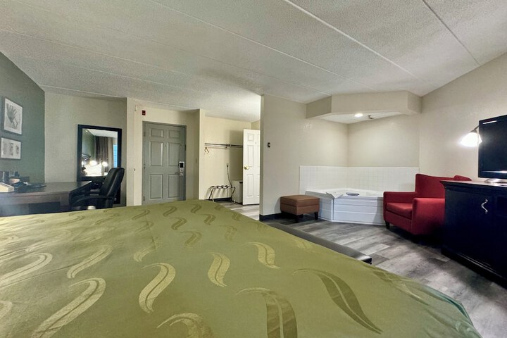 Quality Inn & Suites Alexandria