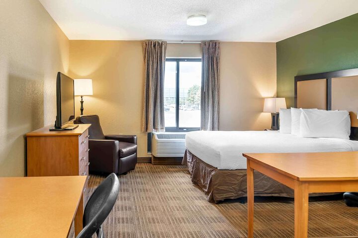 Room 11 of 28