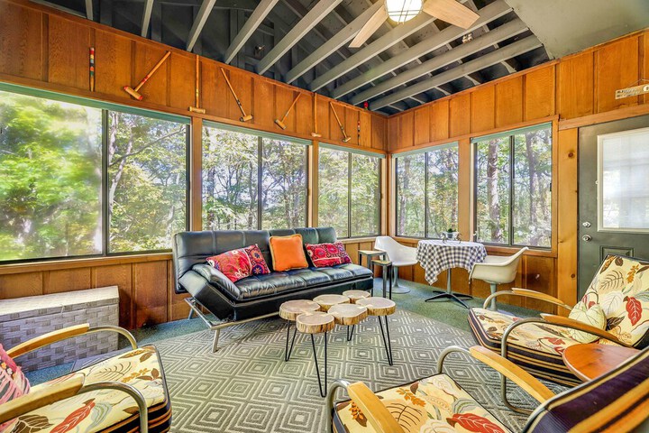 Gorgeous Bushkills Lodge w / Pool Access!