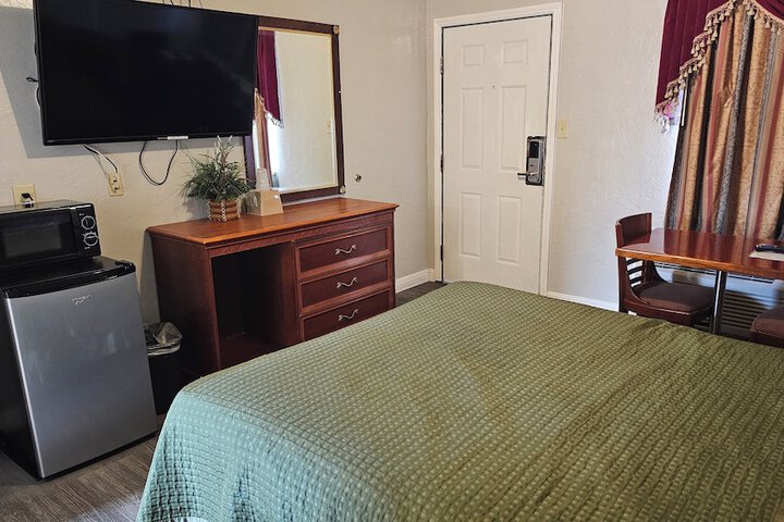 Room 6 of 6