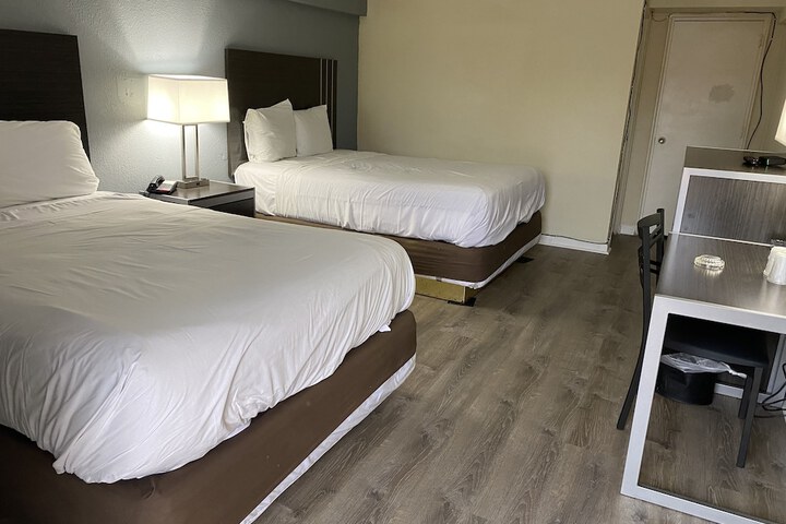 Room 17 of 77