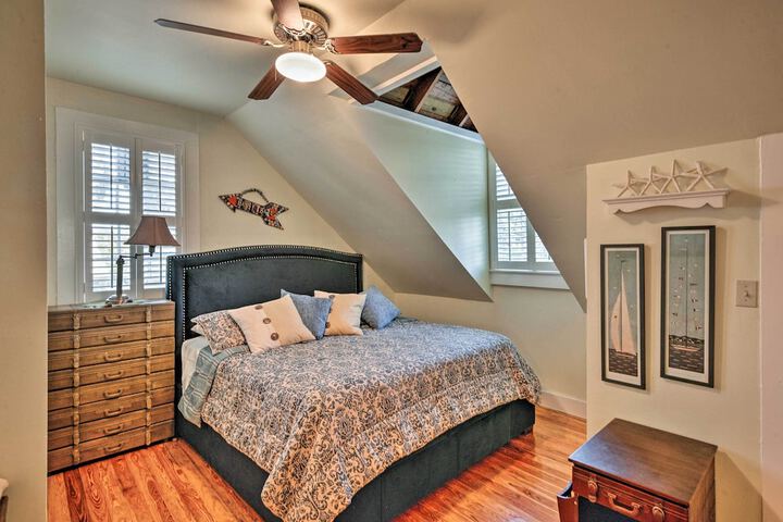Lakefront Florida Retreat - Pool Table & Boat Dock