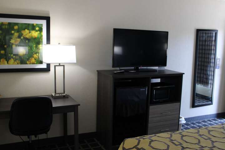 Room 11 of 18