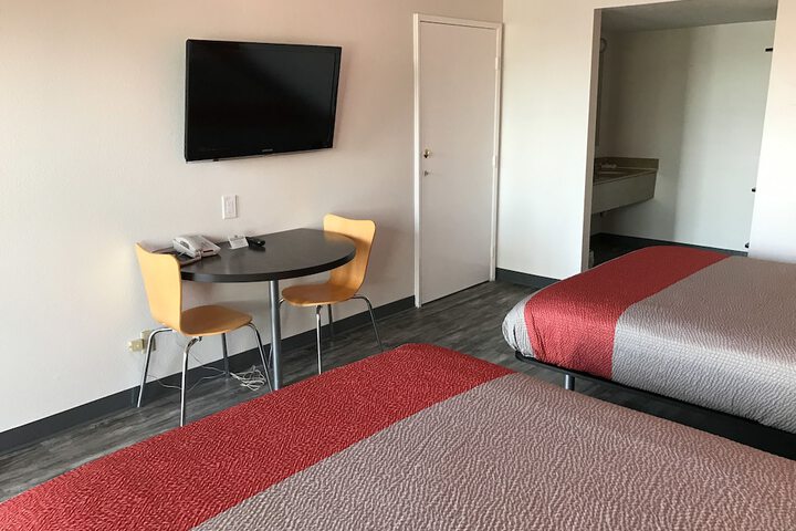 Room 30 of 34