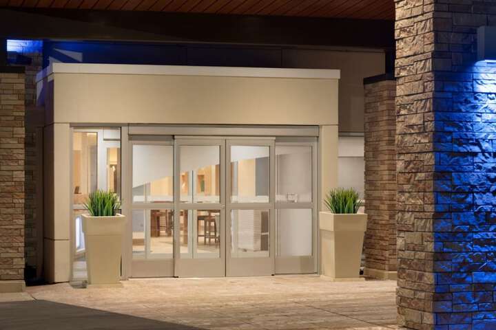Holiday Inn Express & Suites Stevensville Benton Harbor by IHG