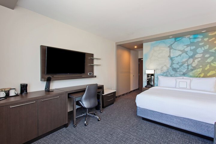 Room 16 of 36