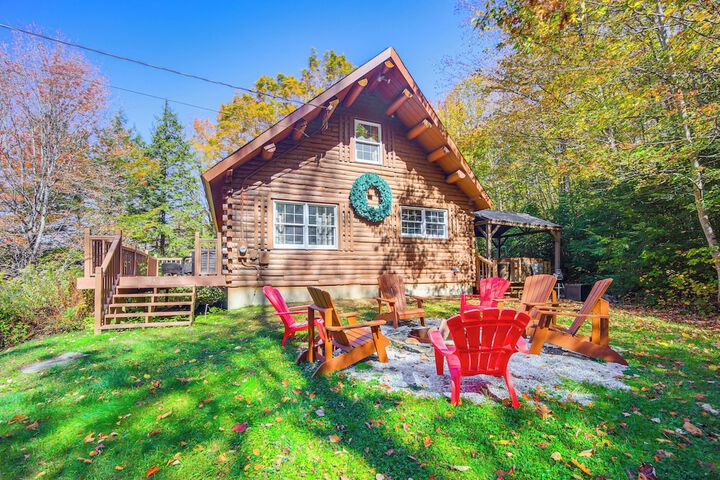 Andover Cabin Retreat w / Hot Tub & Fireplace!