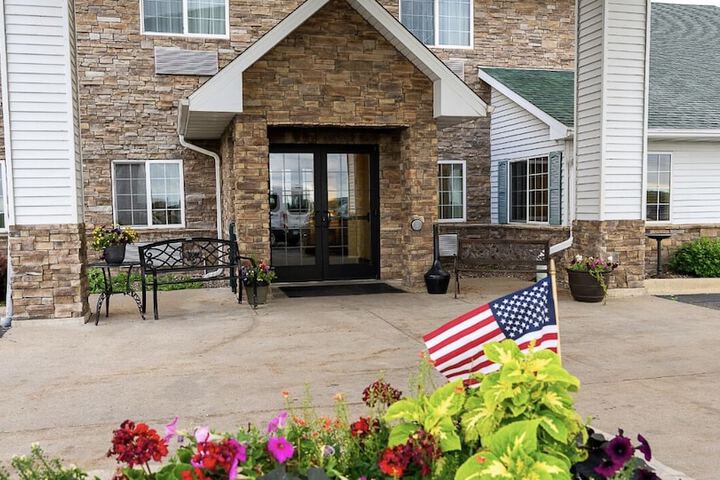 Savanna Inn & Suites