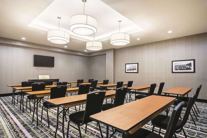 La Quinta Inn & Suites by Wyndham Clifton Park / Saratoga Area