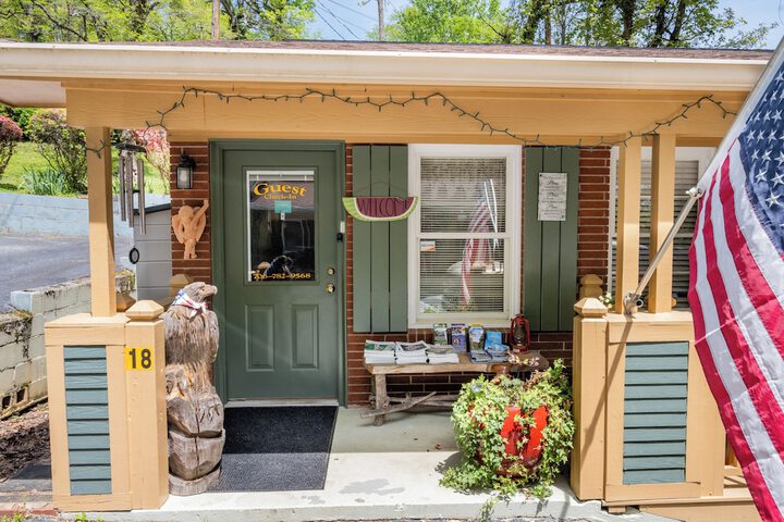 Mountain Aire Cottages Inn & Glamping