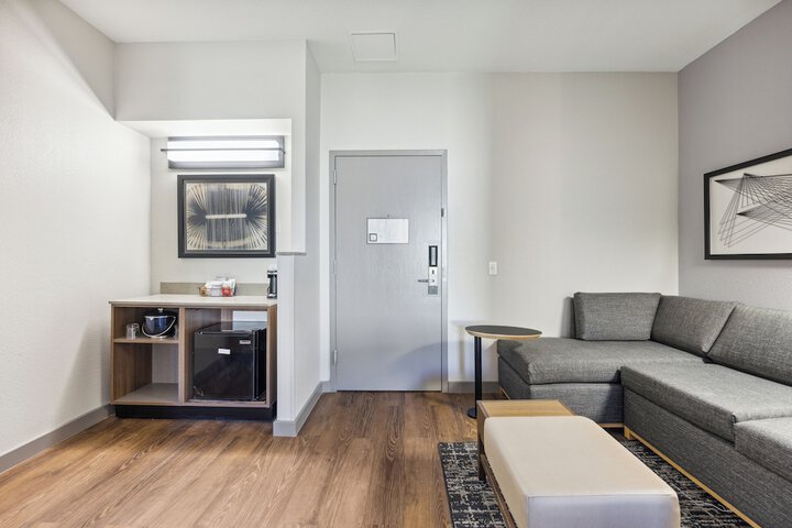 Room 13 of 33