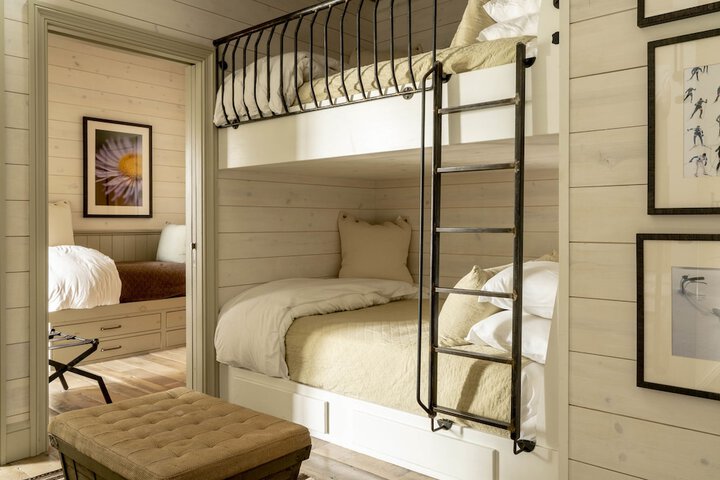 Room 10 of 83