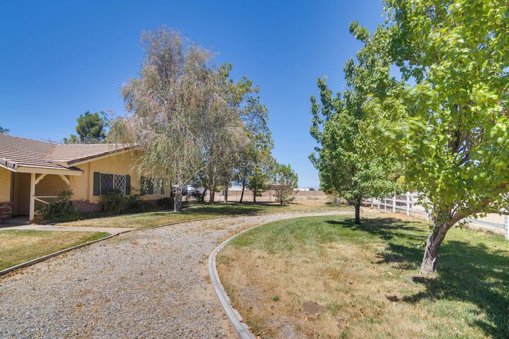 Spacious Lancaster Family Ranch - BBQ & Patio