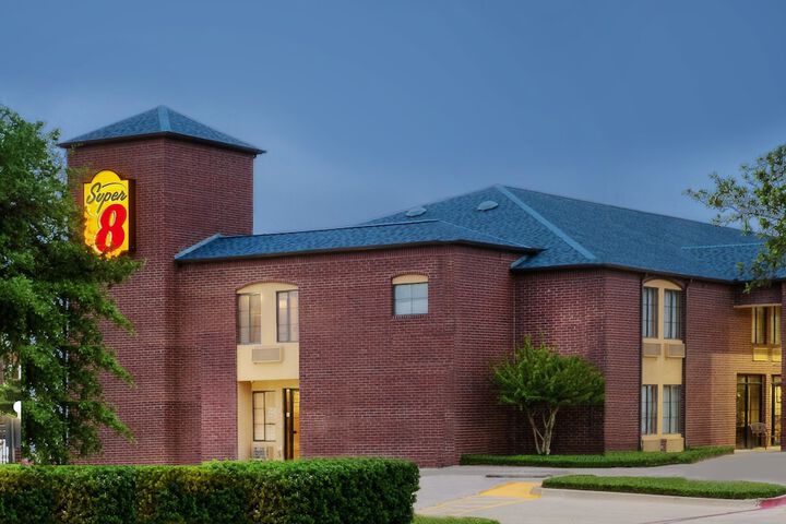 Super 8 by Wyndham Farmers Branch / North Dallas