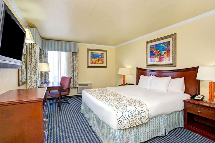 Room 6 of 37