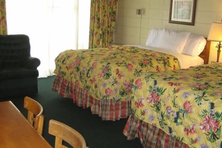 Room 9 of 16