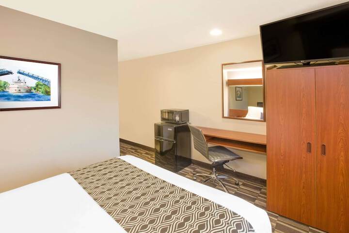 Microtel Inn & Suites by Wyndham Manistee