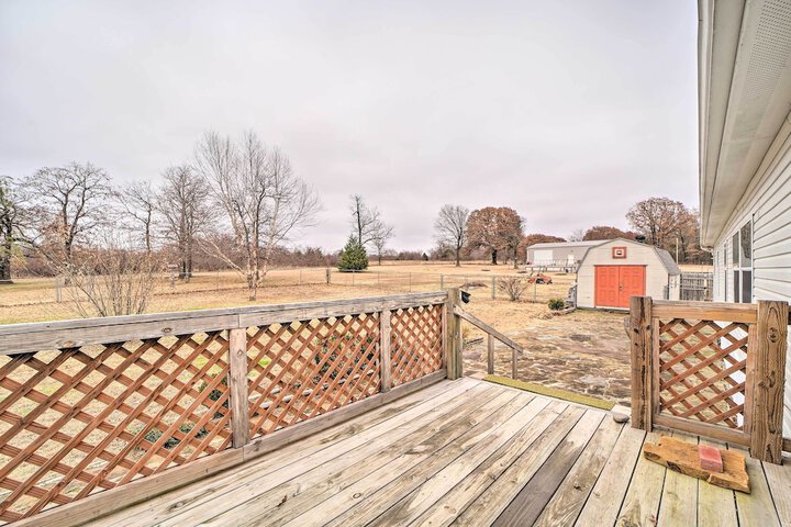 Eufaula Escape w / Deck - Steps to Lake!