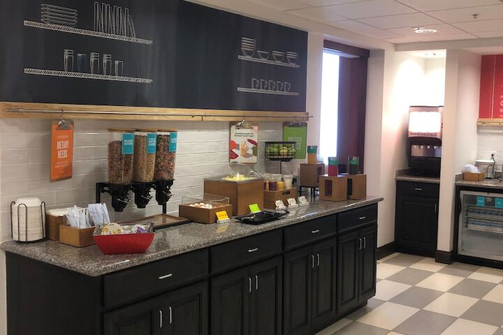 Hampton Inn & Suites Norfolk-Airport