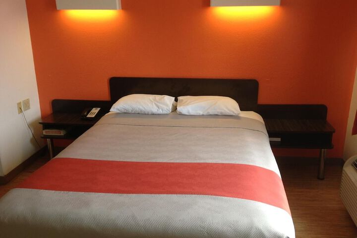 Room 34 of 38