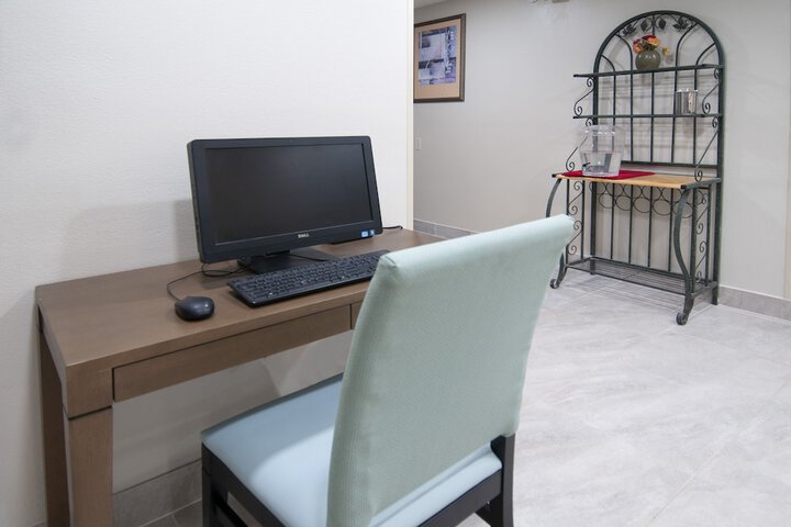 Business Center 32 of 32
