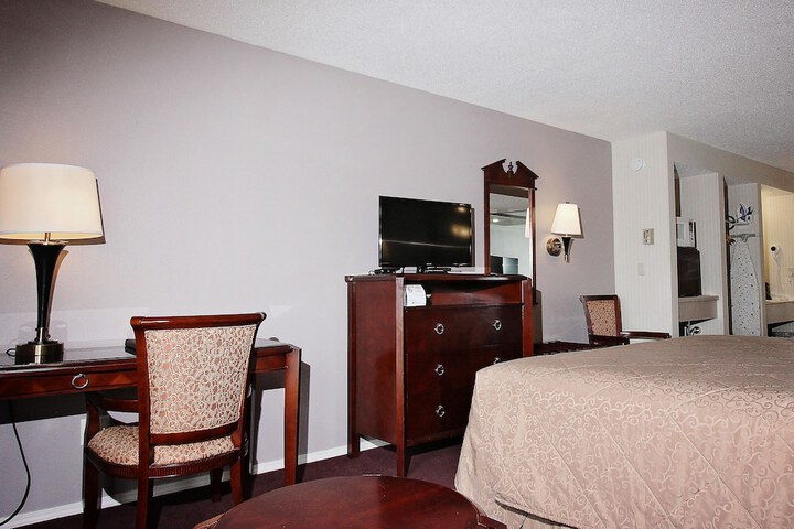 Room 10 of 16