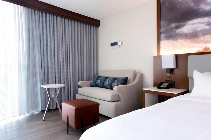 Room 28 of 60