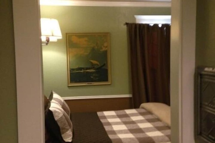 Room 8 of 17