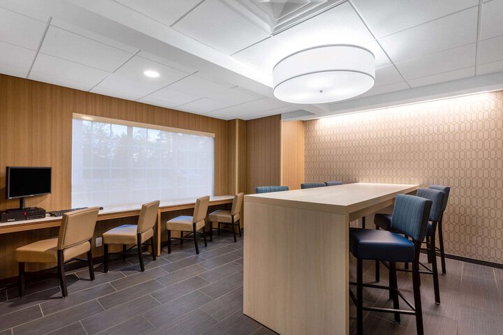 Business Center 38 of 38