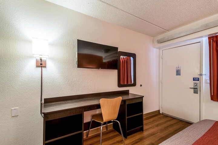 Room 13 of 17