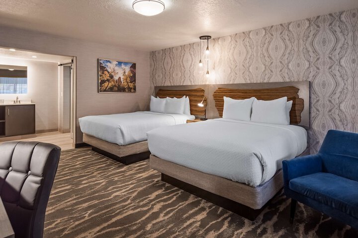 Room 10 of 32