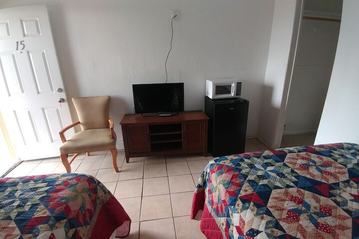 Room 11 of 22