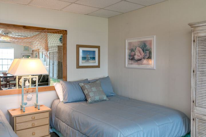 Room 12 of 19