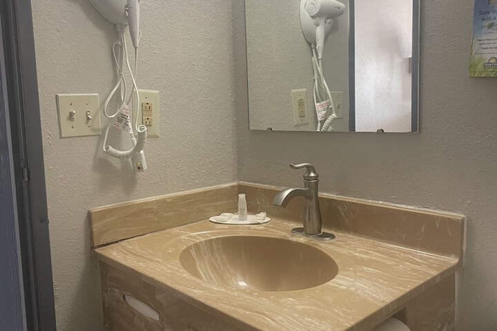 Room 8 of 28