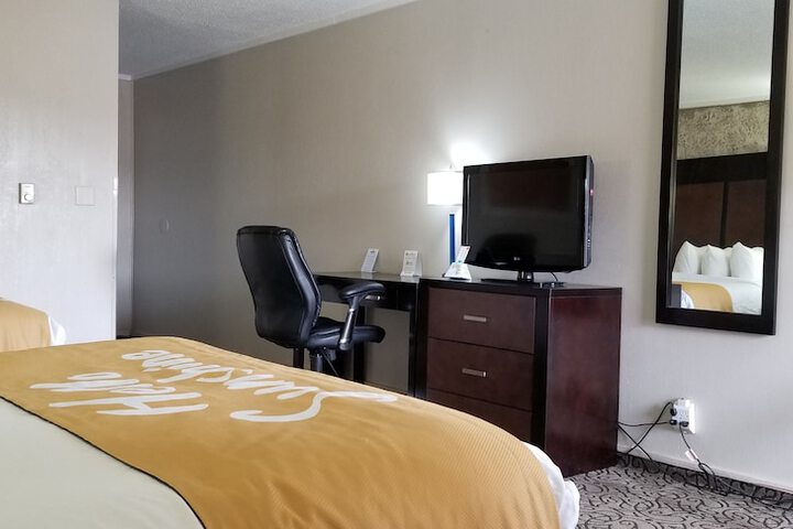 Days Inn & Suites by Wyndham Trinidad