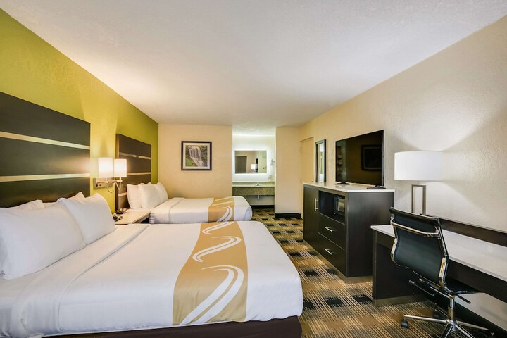 Quality Inn & Suites Mt. Chalet